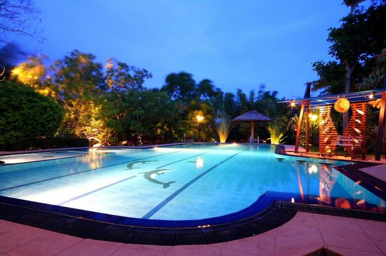 Hotel Chaarya Resort & Spa