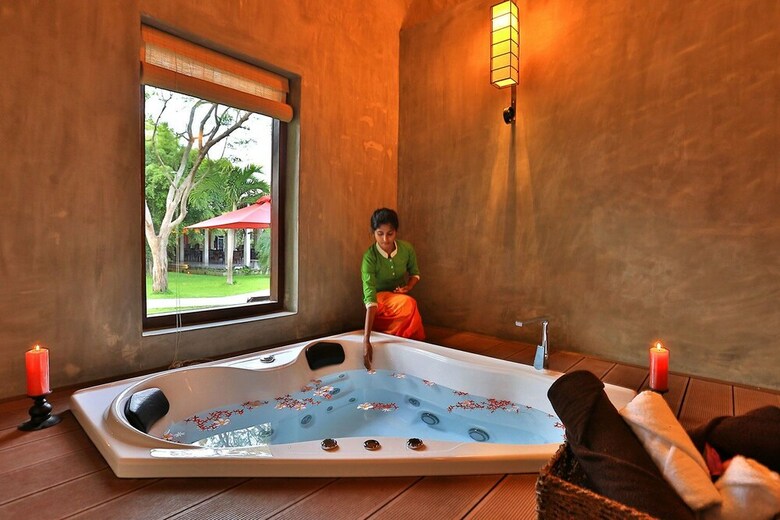 Hotel Chaarya Resort & Spa