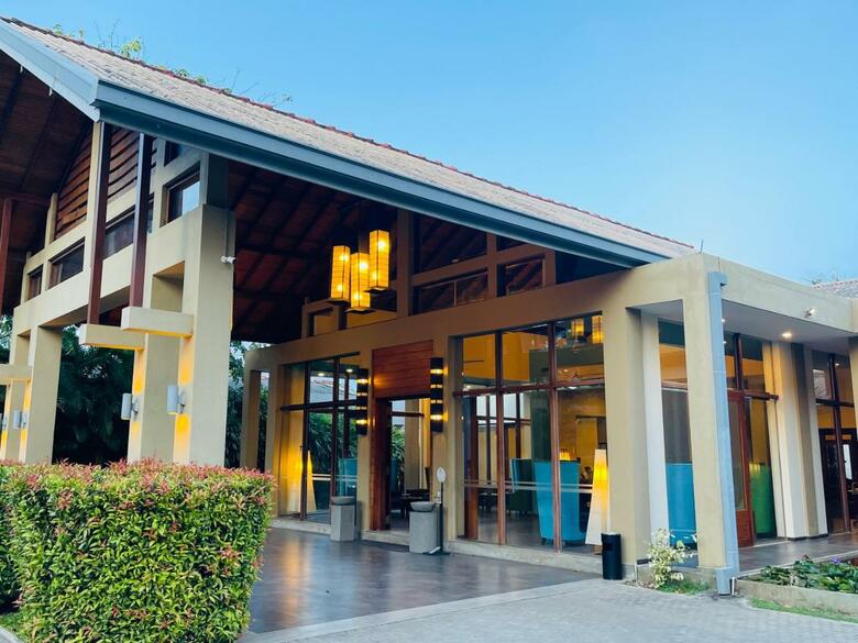 Hotel Chaarya Resort & Spa