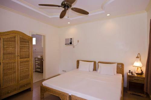 Hotel Mike's Dauin Dive Resort