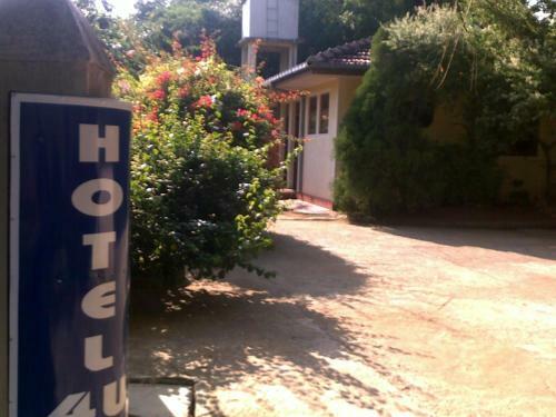 Hotel 4 U