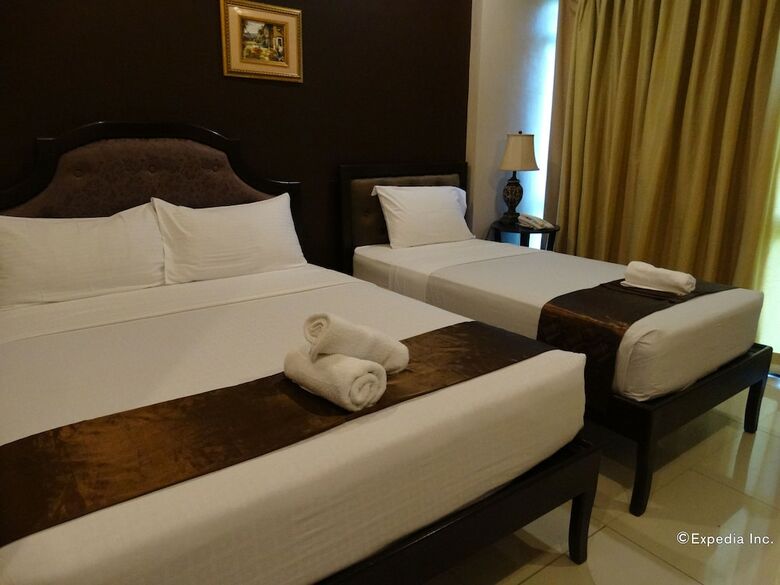 Hotel The Peridot Suites