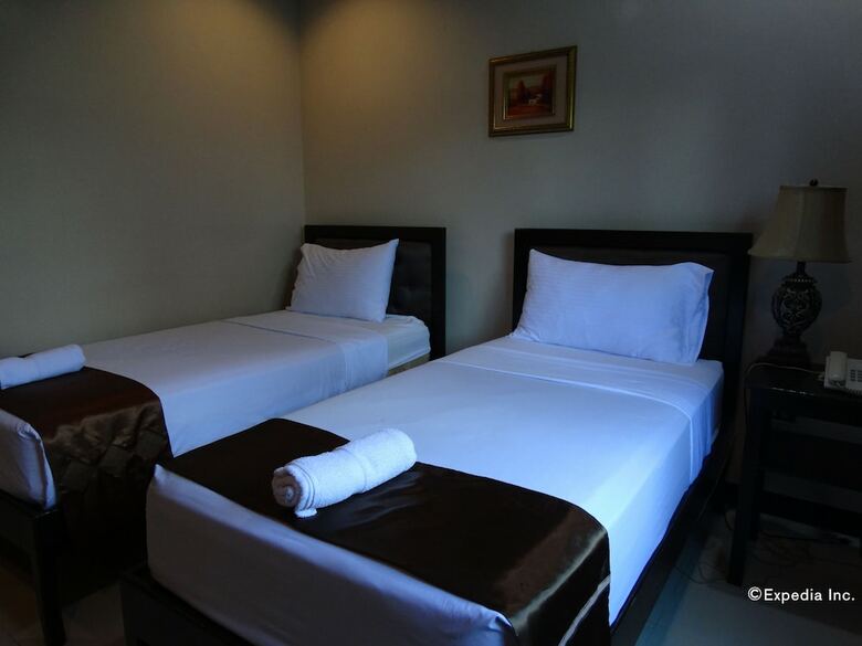 Hotel The Peridot Suites