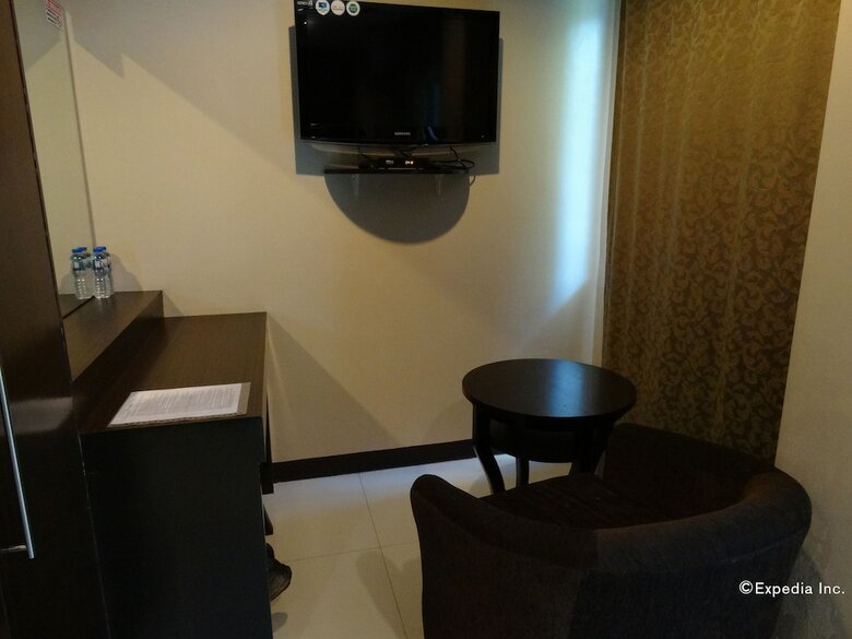 Hotel The Peridot Suites