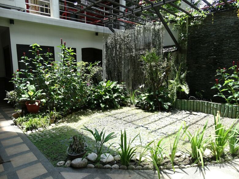 Hotel The Peridot Suites