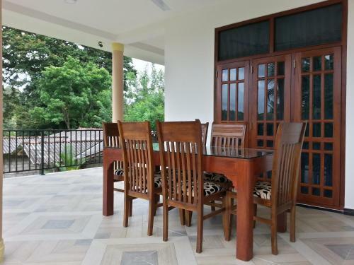 Coral Palm Villa And Apartment