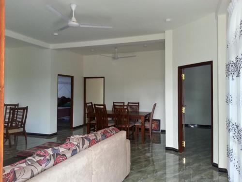 Coral Palm Villa And Apartment