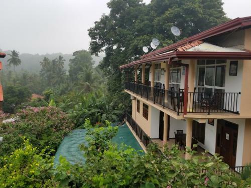 Coral Palm Villa And Apartment