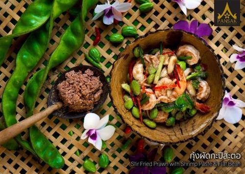 Hotel Ruean Thai Nai Bang Resort