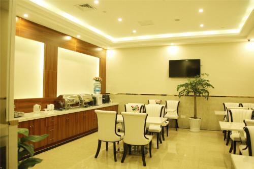 Greentree Inn Hubei Wuhan High-speed Rail Station Express Hotel