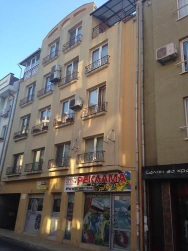 Kiril I Metodii Square Apartment