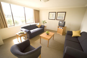 Hotel Breakfree Capital Twr