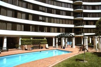 Hotel Breakfree Capital Twr