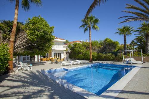 Sunset Meneou Villa