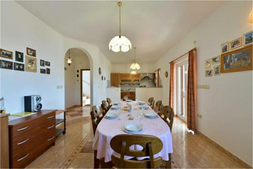 Villa Leo