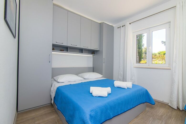 Apartments Jakov