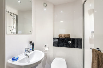 Albergue Destiny Student - Shrubhill