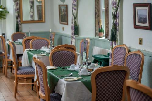 The Racehorses Hotel