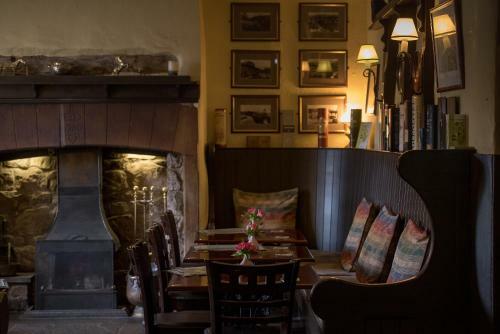 The Racehorses Hotel