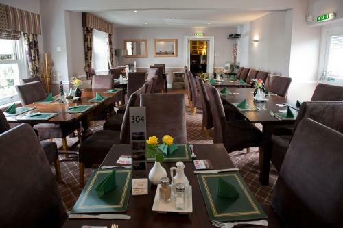 The Racehorses Hotel