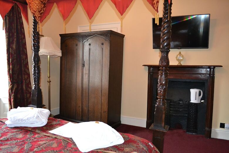 The Red Lion Hotel