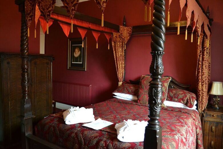 The Red Lion Hotel