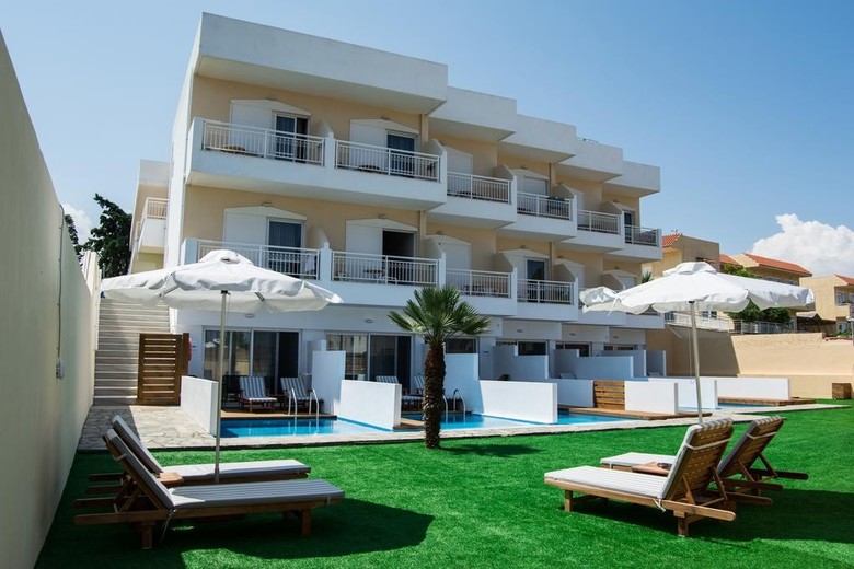 Lavris Hotel & Bungalows