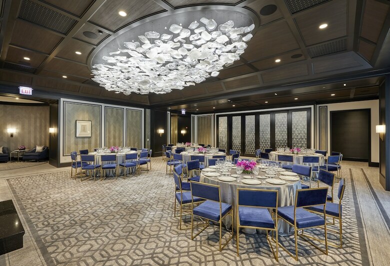 Hotel Peninsula