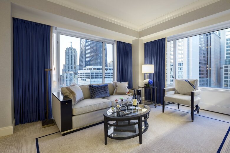Hotel Peninsula