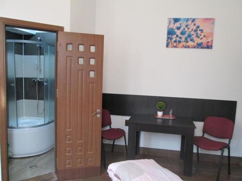 Joe Hostel