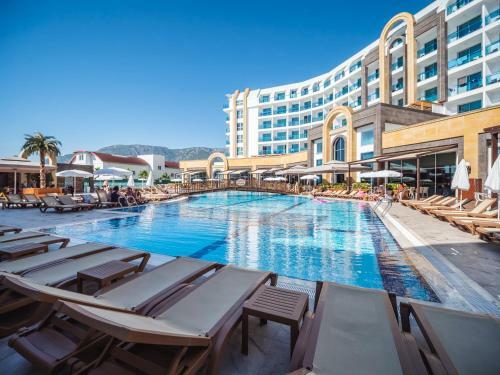 Lumos Deluxe Resort Hotel & Spa