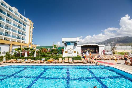 Lumos Deluxe Resort Hotel & Spa
