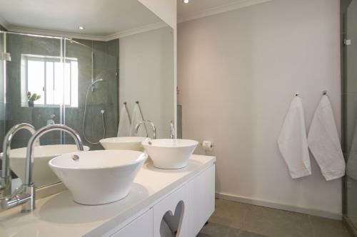Hostal Ocean 12 Guesthouse