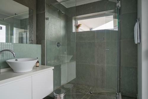 Hostal Ocean 12 Guesthouse