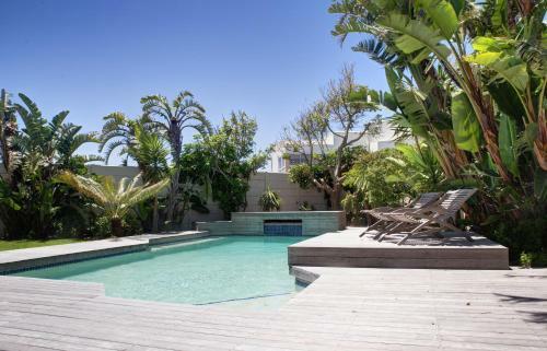 Hostal Ocean 12 Guesthouse
