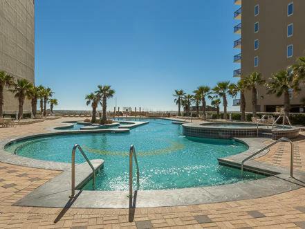 Apartamento Crystal Tower 1803