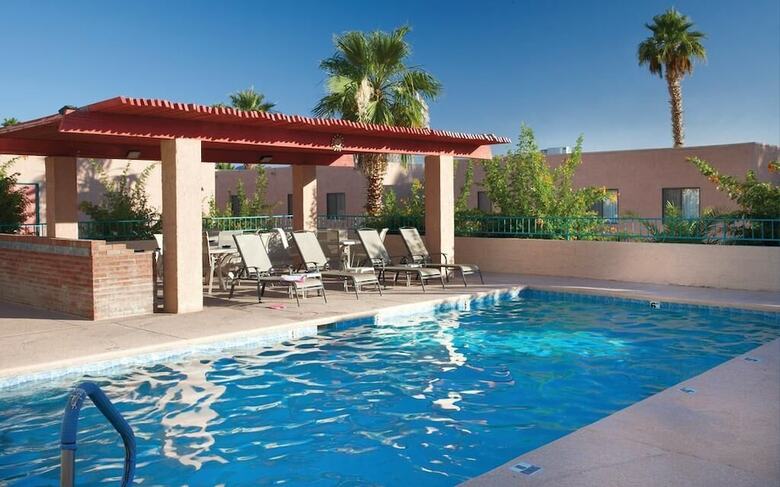 Hotel Getaways At Havasu Dunes Resort