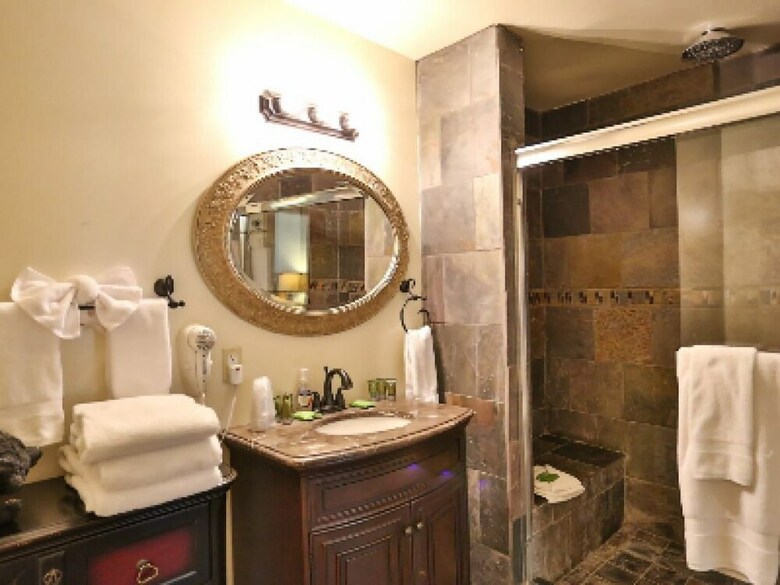 Hotel Bear Creek Resort
