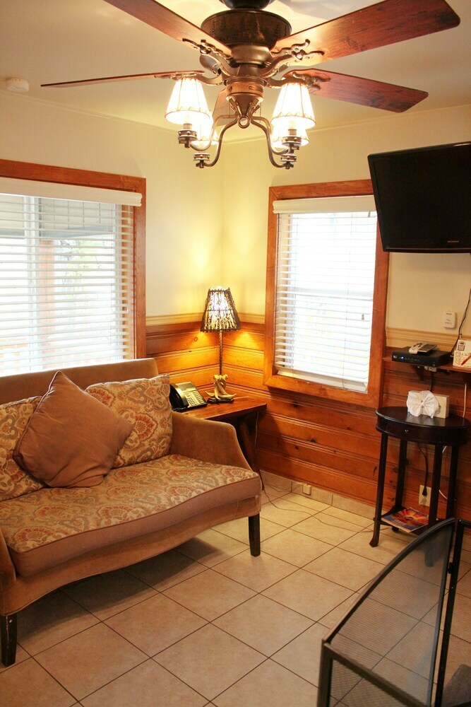 Hotel Bear Creek Resort