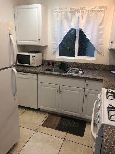 Beautiful New Home In Burbank 1bd