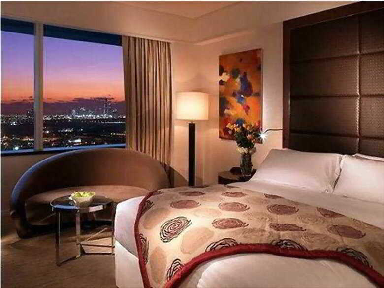 Hotel Crowne Plaza Festival City