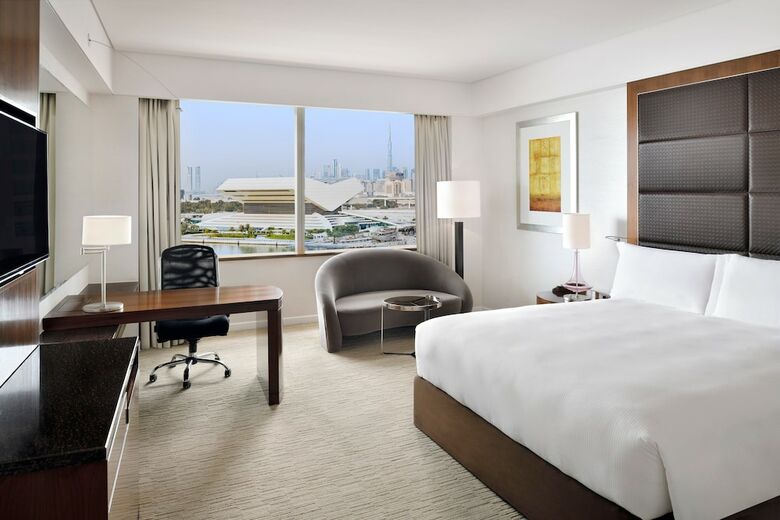 Hotel Crowne Plaza Festival City