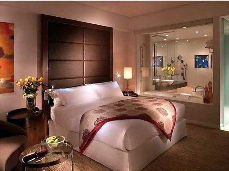 Hotel Crowne Plaza Festival City