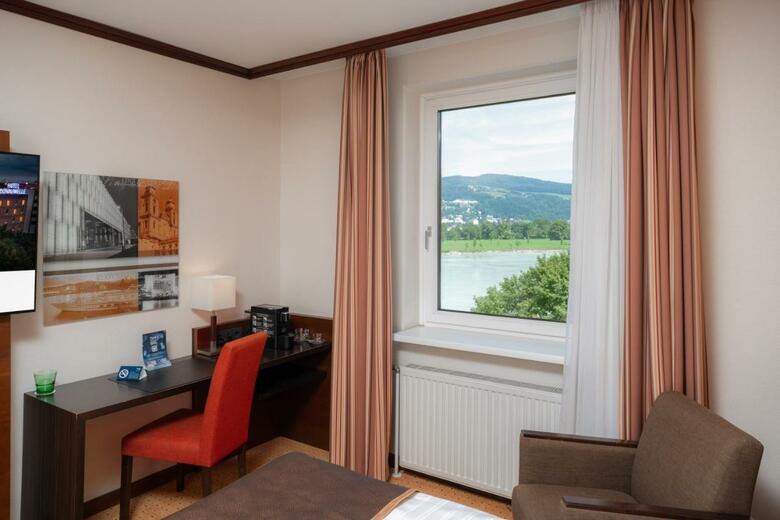 Trans World Hotel Donauwelle