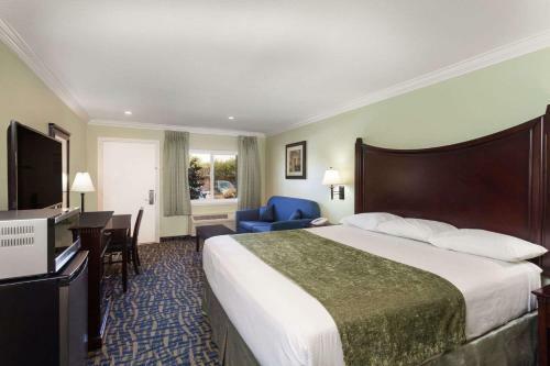 Hotel Travelodge Orange County Airport
