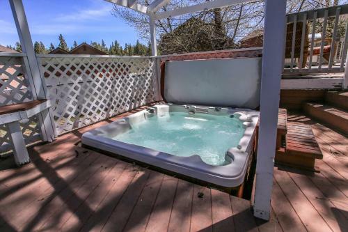 Bear Snugglin' By Big Bear Cool Cabins