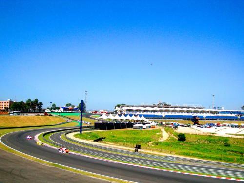 Sunny Interlagos Suite