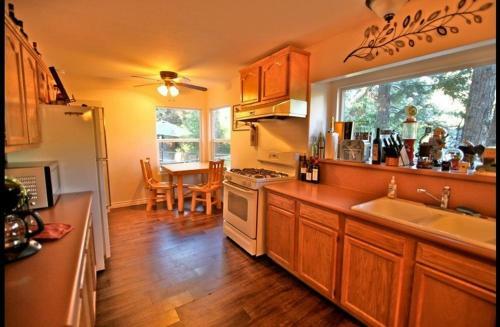 Honey Bear Lodge