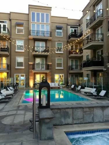 Apartamentos Luxury 2-bedroom, 2-bathroom W Pool