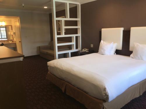 Crimson Hotel, Manhattan Beach